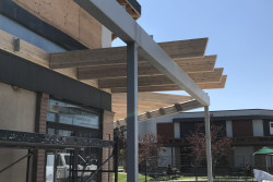 Photo: Glulam structure on commercial building in Glulam Structures